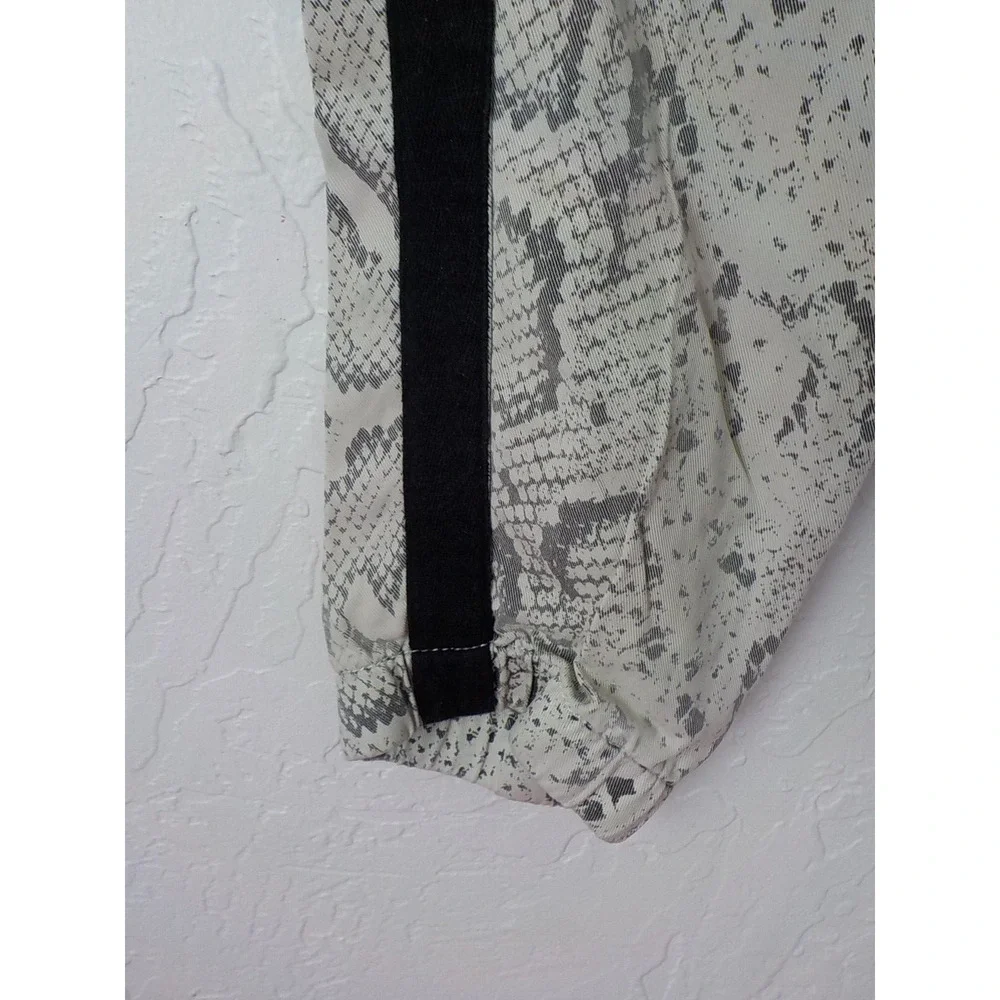 Pam and Gela Joggers Beige Gray Snake Print Pants w/ Belt Women Small (P) Button - Picture 8 of 12